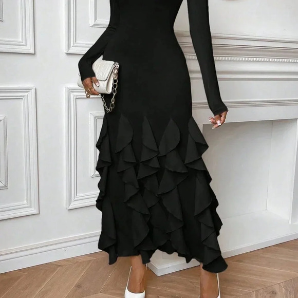 Black Elegant Women's Plus Size Sexy Design Scoop Neck Maxi A-Line Dress - Picture 4 of 8